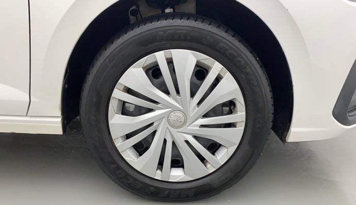 2023 Volkswagen VIRTUS COMFORTLINE TSI 1.0 MT, Petrol, Manual, 7,645 km, Right Front Wheel