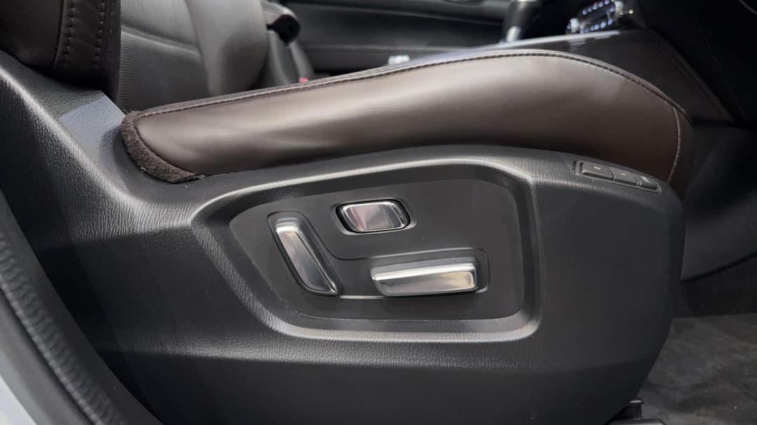 2023 Mazda CX-5 G25 Akera (AWD), Automatic, 20835 km, Drivers Side Adjustment Panel