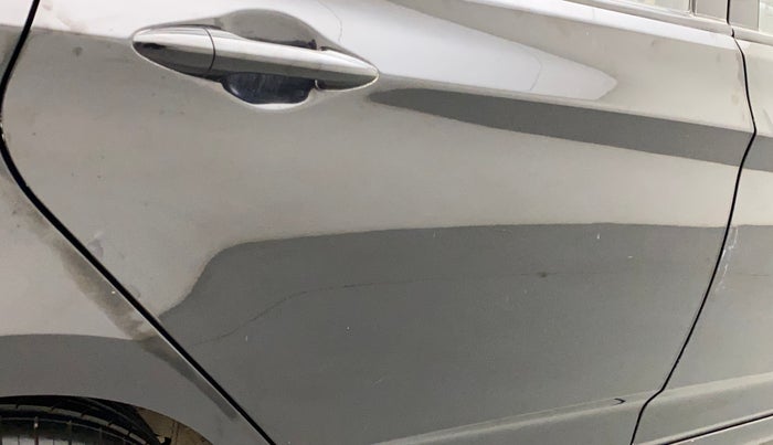2016 Hyundai Verna 1.6 CRDI SX, Diesel, Manual, 69,384 km, Right rear door - Minor scratches