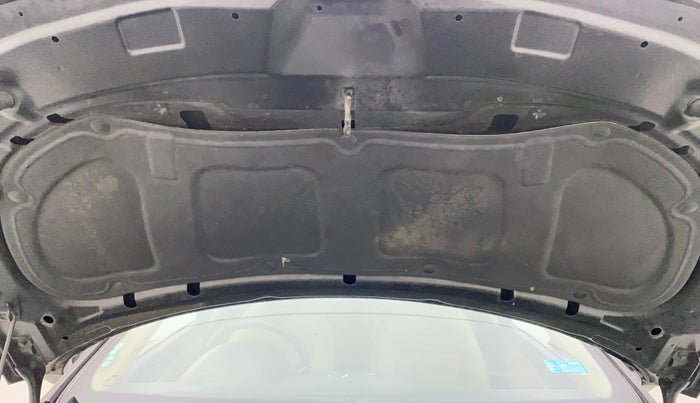 2016 Hyundai Verna 1.6 CRDI SX, Diesel, Manual, 69,384 km, Bonnet (hood) - Insulation cover has minor damage