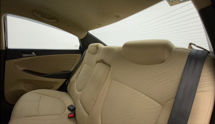 2016 Hyundai Verna 1.6 CRDI SX, Diesel, Manual, 69,384 km, Right Side Rear Door Cabin