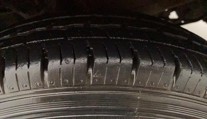 2011 Hyundai i10 MAGNA 1.2, Petrol, Manual, 69,464 km, Left Front Tyre Tread