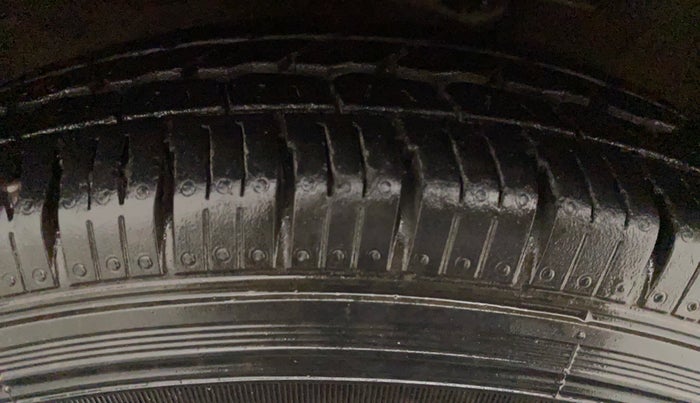 2011 Hyundai i10 MAGNA 1.2, Petrol, Manual, 69,464 km, Right Rear Tyre Tread