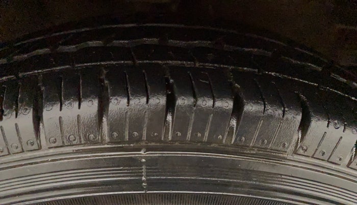 2011 Hyundai i10 MAGNA 1.2, Petrol, Manual, 69,464 km, Left Rear Tyre Tread
