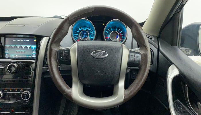 2018 Mahindra XUV500 W7 AT, Diesel, Automatic, 75,312 km, Steering Wheel Close Up