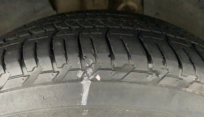 2018 Mahindra XUV500 W7 AT, Diesel, Automatic, 75,312 km, Left Front Tyre Tread