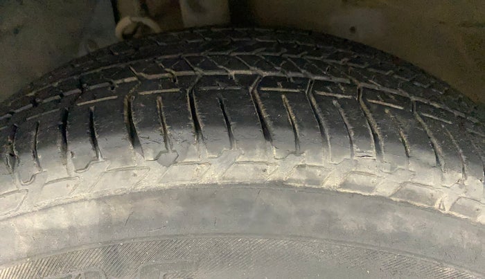 2018 Mahindra XUV500 W7 AT, Diesel, Automatic, 75,312 km, Right Front Tyre Tread