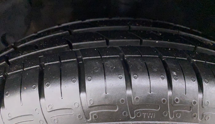 2016 Hyundai Grand i10 ASTA 1.2 VTVT, Petrol, Manual, 36,764 km, Left Front Tyre Tread