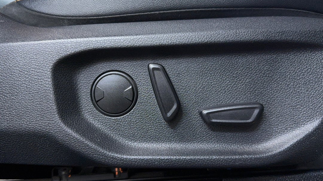 2022 Ford Ranger Wildtrak 3.0 (4x4), Automatic, 48944 km, Drivers Side Adjustment Panel