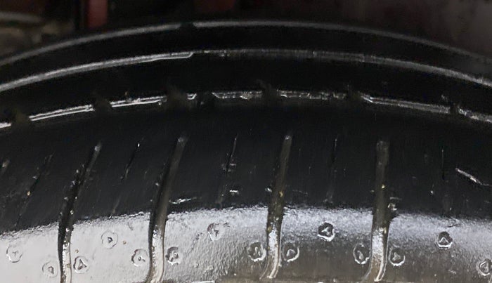 2016 Maruti Ciaz ZXI, Petrol, Manual, 37,824 km, Right Rear Tyre Tread
