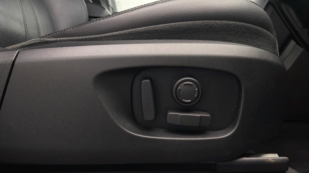 2016 Land Rover Discovery Sport Td4 Hse, Automatic, 86125 km, Drivers Side Adjustment Panel