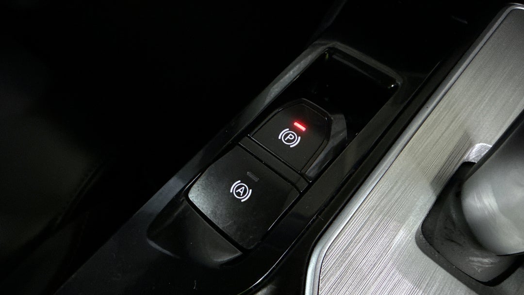 2024 MG Mg5 Essence, Automatic, 8742 km, Handbrake