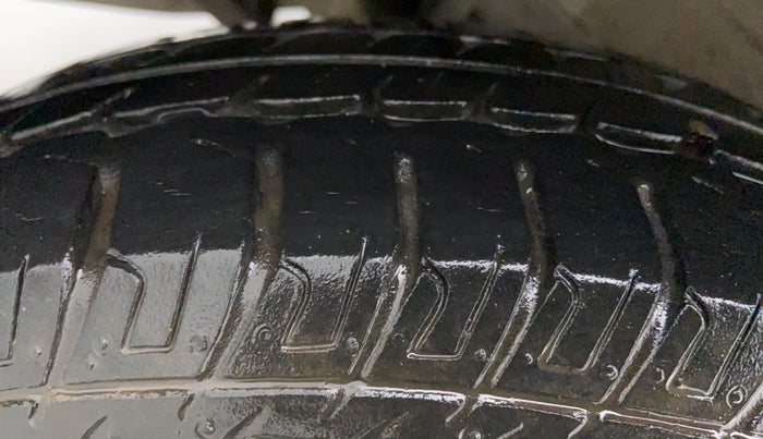 2014 Maruti Wagon R 1.0 LXI CNG, CNG, Manual, 23,447 km, Right Rear Tyre Tread