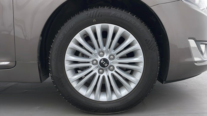 KIA CADENZA-Right Front Tyre