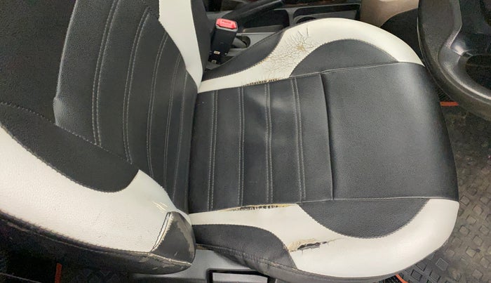 2014 Hyundai Grand i10 MAGNA 1.2 KAPPA VTVT, Petrol, Manual, 1,04,279 km, Driver seat - Cover slightly torn