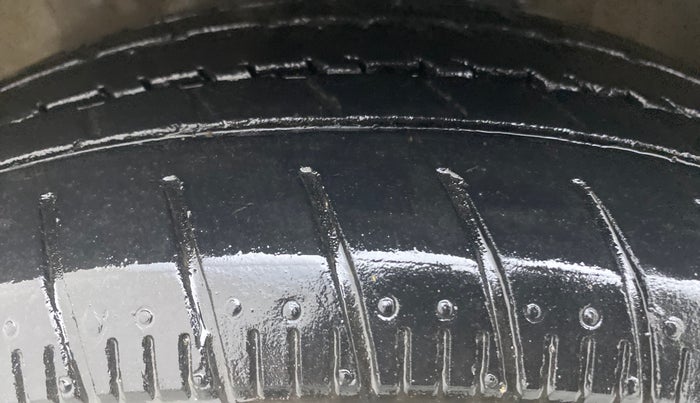 2019 Maruti Celerio VXI CNG D, CNG, Manual, 49,066 km, Left Front Tyre Tread
