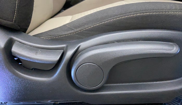 2019 Hyundai Elite i20 ASTA 1.2 (O), Petrol, Manual, 681 km, Driver Side Adjustment Panel
