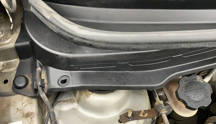 2011 Hyundai i20 MAGNA (O) 1.2, Petrol, Manual, 32,116 km, Bonnet (hood) - Cowl vent panel has minor damage