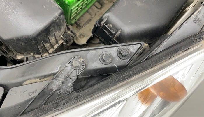 2011 Hyundai i20 MAGNA (O) 1.2, Petrol, Manual, 32,116 km, Left headlight - Clamp has minor damage
