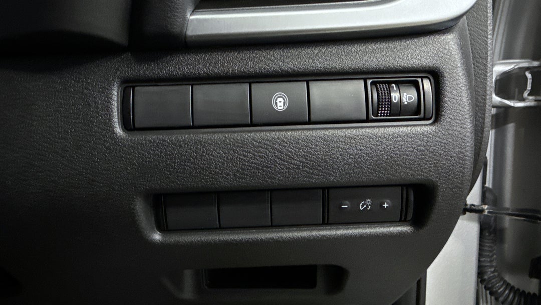 2025 Nissan X-trail St (2WD), Automatic, 23689 km, Utility Switches/Buttons