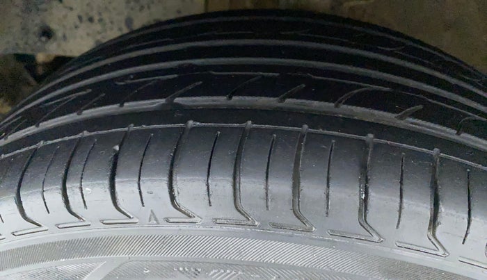 2016 Mahindra Kuv100 K6 D 6 STR, Diesel, Manual, 90,494 km, Left Front Tyre Tread