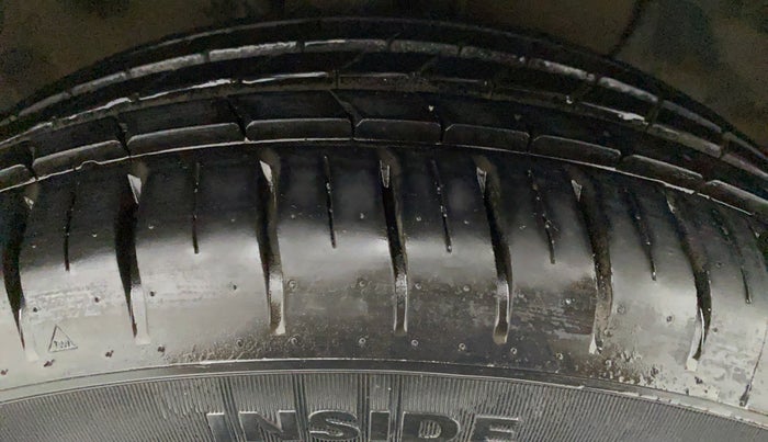 2015 Hyundai Elite i20 ASTA 1.2, Petrol, Manual, 27,655 km, Right Front Tyre Tread