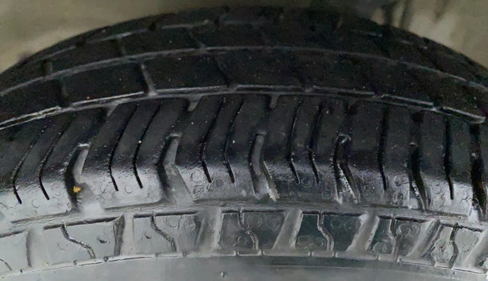 2017 Maruti Alto 800 LXI, Petrol, Manual, 54,149 km, Left Front Tyre Tread