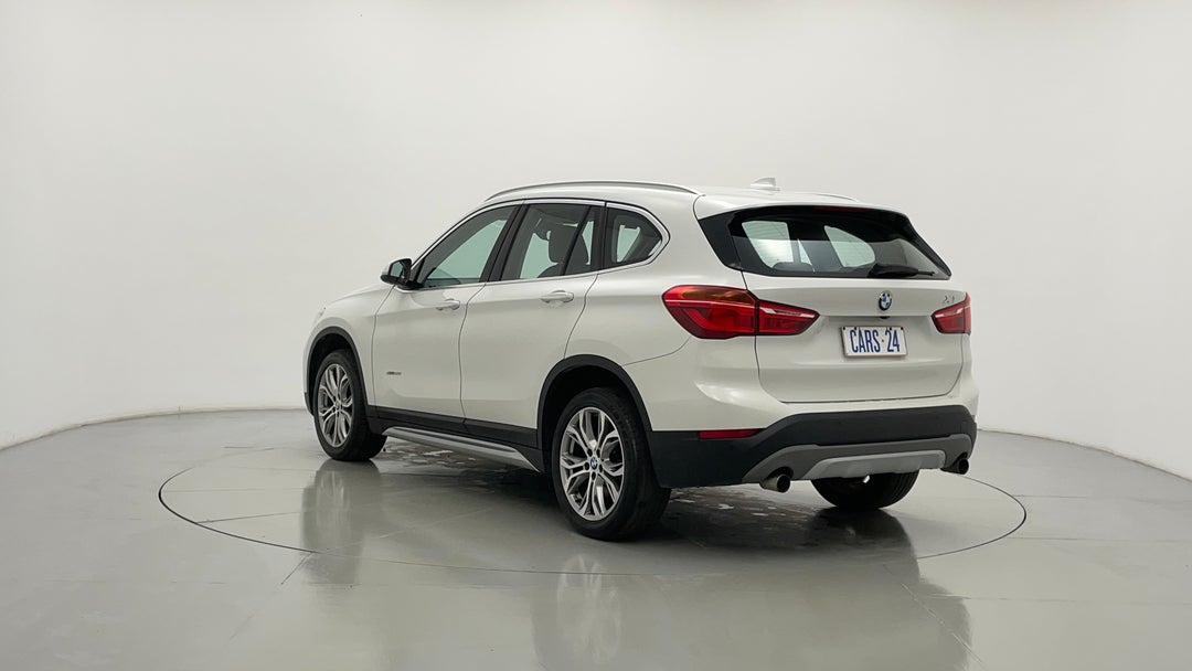 Left Back Diagonal (45- Degree) View