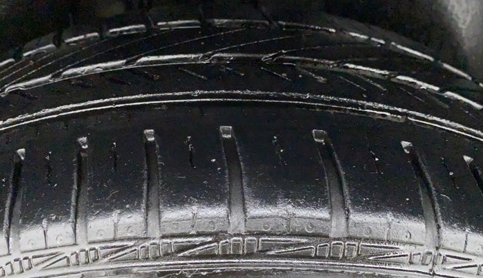 2016 Volkswagen Vento HIGHLINE PETROL, Petrol, Manual, 20,777 km, Right Front Tyre Tread