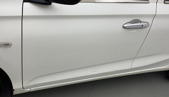 2019 Honda Amaze 1.5L I-DTEC E, Diesel, Manual, 72,162 km, Front passenger door - Minor scratches