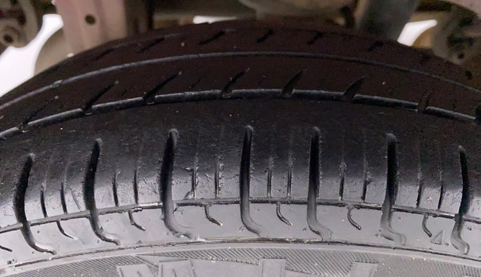2011 Maruti Alto LXI, CNG, Manual, 85,311 km, Right Rear Tyre Tread