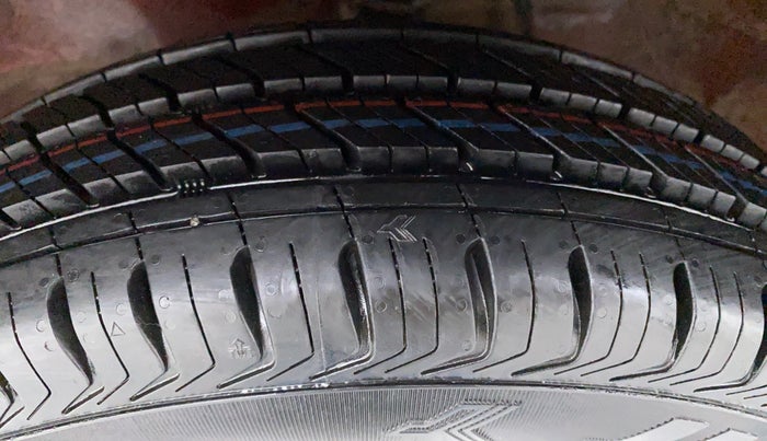 2016 Maruti Alto 800 LXI, Petrol, Manual, 28,440 km, Left Front Tyre Tread