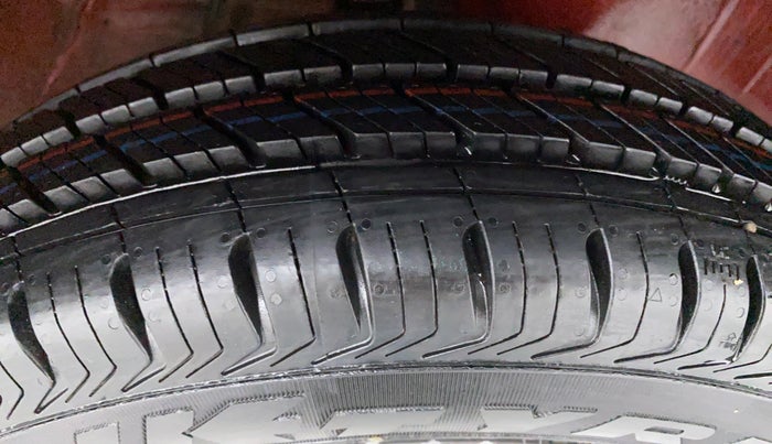 2016 Maruti Alto 800 LXI, Petrol, Manual, 28,440 km, Right Front Tyre Tread