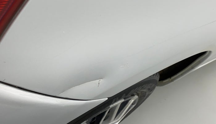 2011 Toyota Etios Liva G, Petrol, Manual, 1,23,387 km, Right quarter panel - Slightly dented