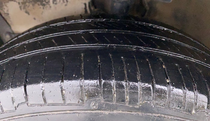 2013 Maruti Ritz ZXI, Petrol, Manual, 85,420 km, Left Rear Tyre Tread