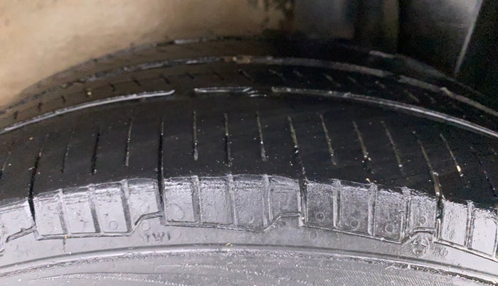 2013 Maruti Ritz ZXI, Petrol, Manual, 85,420 km, Left Front Tyre Tread