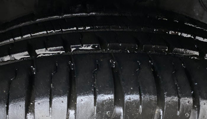 2015 Hyundai Xcent S 1.2, Petrol, Manual, 19,365 km, Right Front Tyre Tread