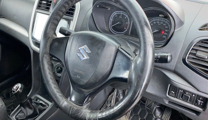 2018 Maruti Vitara Brezza VDI (O), Diesel, Manual, 50,514 km, Steering wheel - Horn pad has minor damage