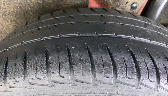 2018 Maruti Vitara Brezza VDI (O), Diesel, Manual, 50,514 km, Left Rear Tyre Tread