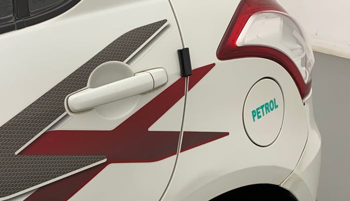 2014 Maruti Swift VXI, Petrol, Manual, 63,686 km, Left quarter panel - Graphic sticker