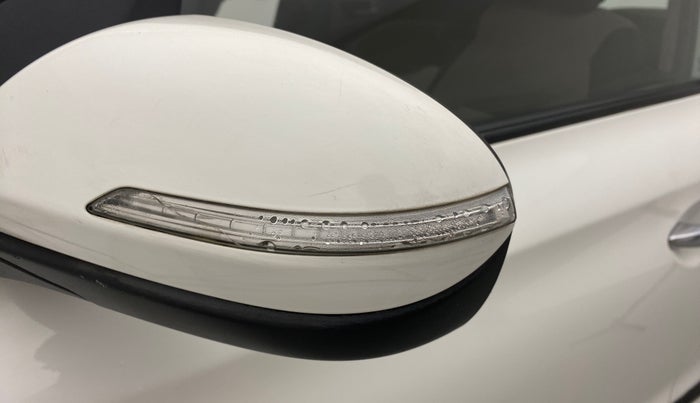 2019 Hyundai Elite i20 1.2  ASTA (O) CVT, Petrol, Automatic, 13,726 km, Left rear-view mirror - Indicator light has minor damage
