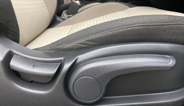 2019 Hyundai Elite i20 1.2  ASTA (O) CVT, Petrol, Automatic, 13,726 km, Driver Side Adjustment Panel