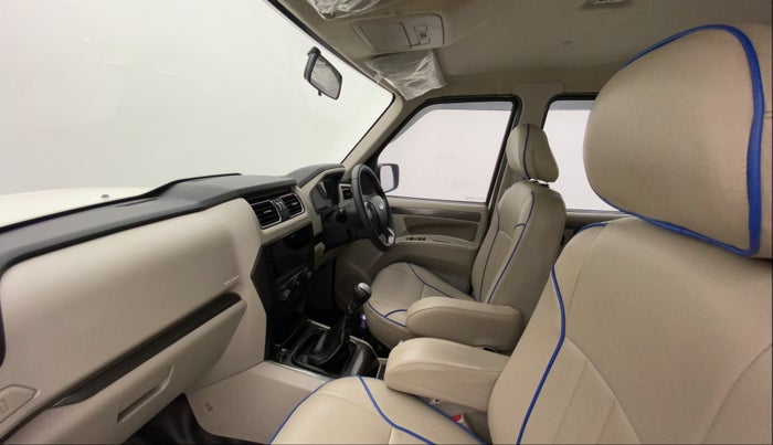 2022 Mahindra Scorpio S7, Diesel, Manual, 35,182 km, Right Side Front Door Cabin