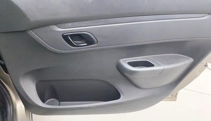 2016 Renault Kwid RXT 0.8, Petrol, Manual, 54,779 km, Driver Side Door Panels Control