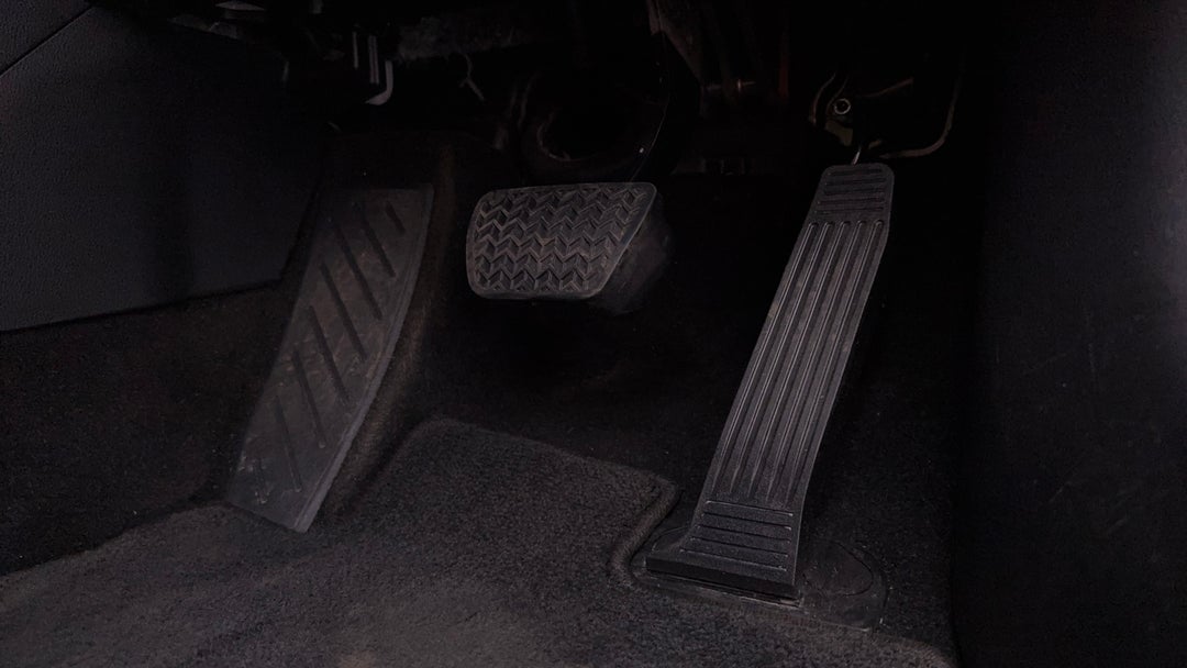 2022 Toyota RAV4 Cruiser (AWD) Hybrid, Automatic, 65157 km, Pedals and Footmat