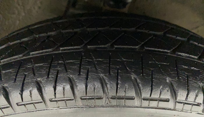 2014 Maruti Alto 800 LXI, Petrol, Manual, 71,077 km, Right Front Tyre Tread
