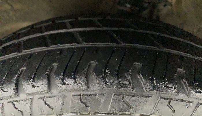 2014 Maruti Alto 800 LXI, Petrol, Manual, 71,077 km, Left Front Tyre Tread