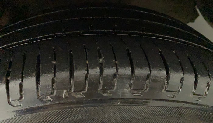 2015 Maruti Ciaz VXI, Petrol, Manual, 78,426 km, Left Rear Tyre Tread