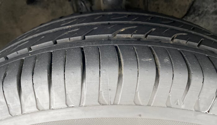 2015 Hyundai Elite i20 MAGNA 1.2, Petrol, Manual, 79,116 km, Right Front Tyre Tread