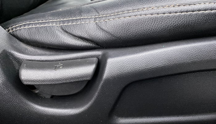 2015 Hyundai Elite i20 MAGNA 1.2, Petrol, Manual, 79,116 km, Driver Side Adjustment Panel